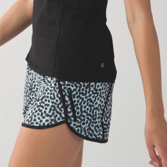 Lululemon Tracker Short III *4-way Stretch - Picture 3 of 4